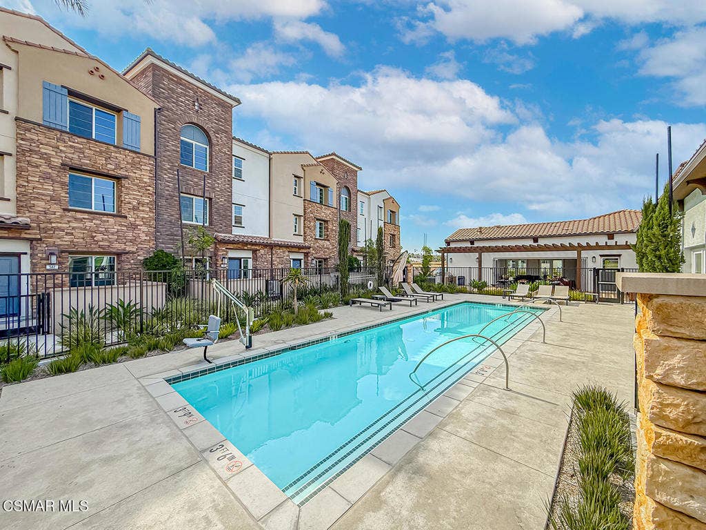 2860 Via Descanso, Camarillo, CA 93012 iCommunity4