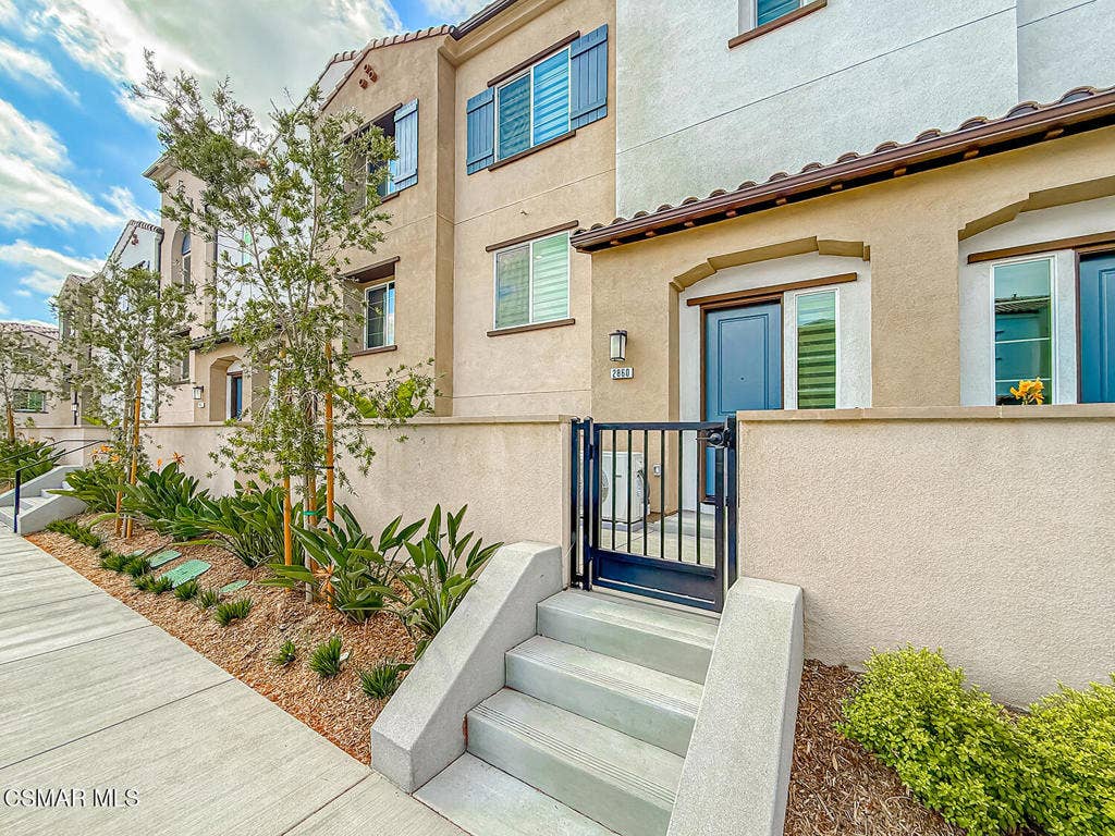 2860 Via Descanso, Camarillo, CA 93012 aFront and Entry2