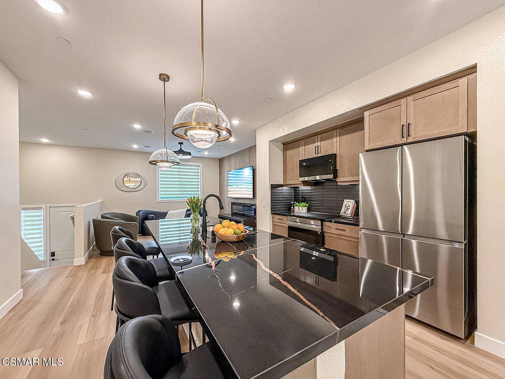 2860 Via Descanso, Camarillo, CA 93012 bLiving Kitchen and Dining8