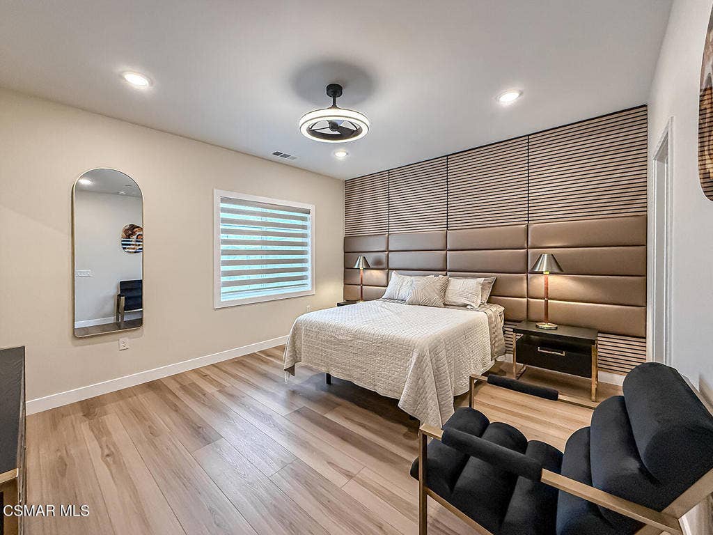 2860 Via Descanso, Camarillo, CA 93012 ePrimary Bedroom Suite1