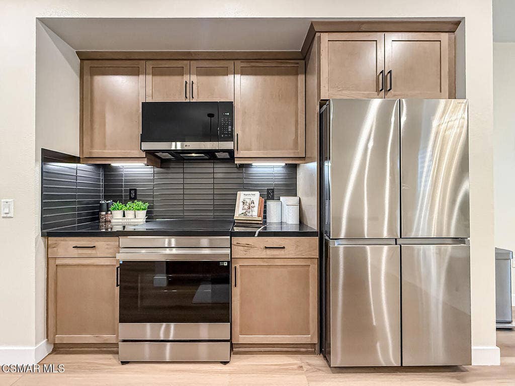 2860 Via Descanso, Camarillo, CA 93012 bLiving Kitchen and Dining10