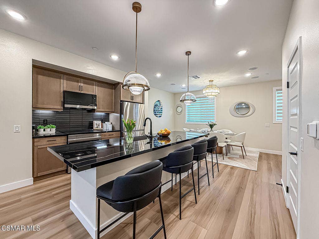 2860 Via Descanso, Camarillo, CA 93012 bLiving Kitchen and Dining7