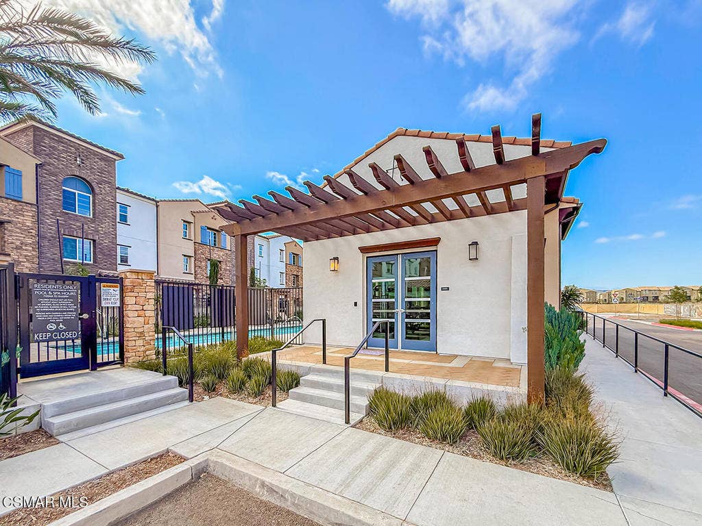 2860 Via Descanso, Camarillo, CA 93012 iCommunity3