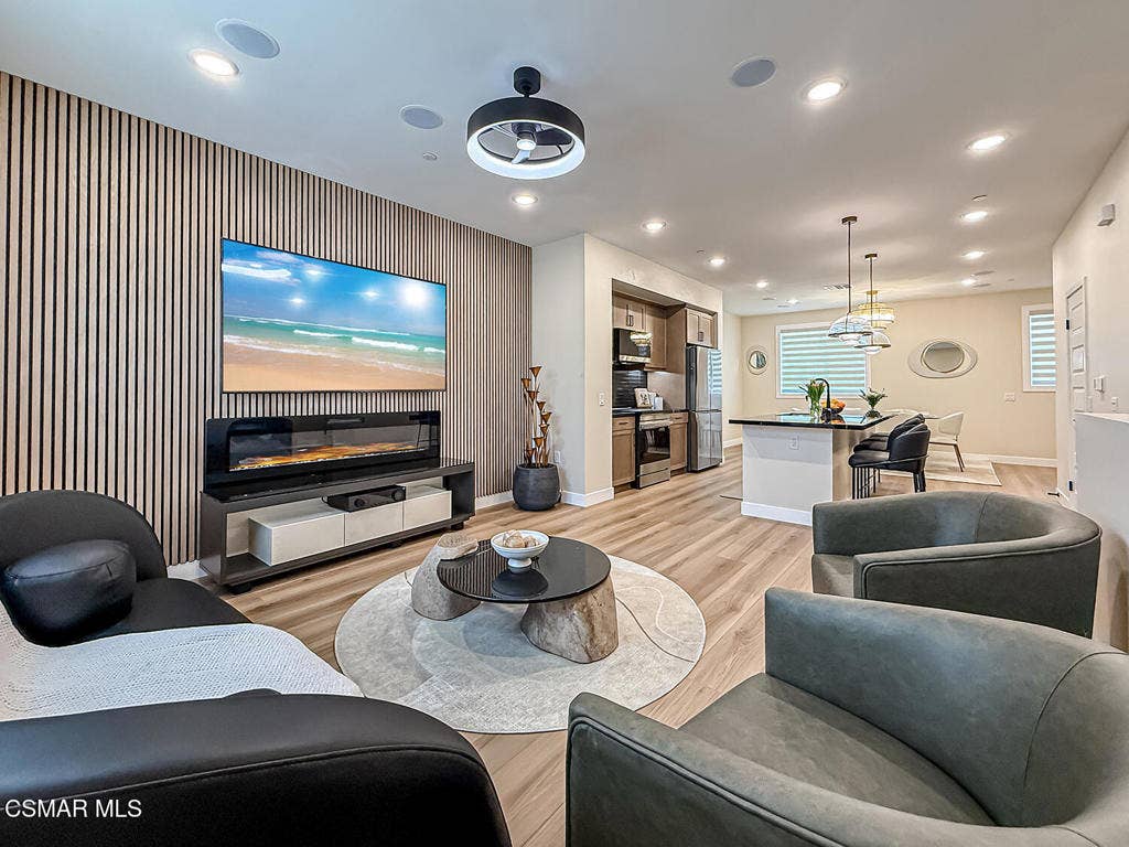 2860 Via Descanso, Camarillo, CA 93012 bLiving Kitchen and Dining5