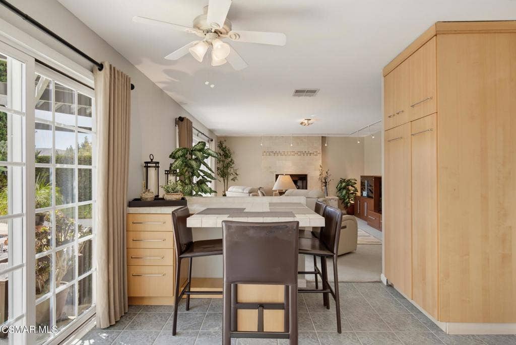 6512 Pinion Street, Oak Park, CA 91377 Breakfast Nook