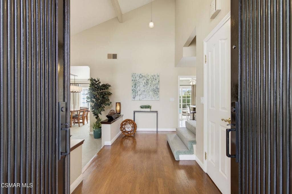 6512 Pinion Street, Oak Park, CA 91377 Entry