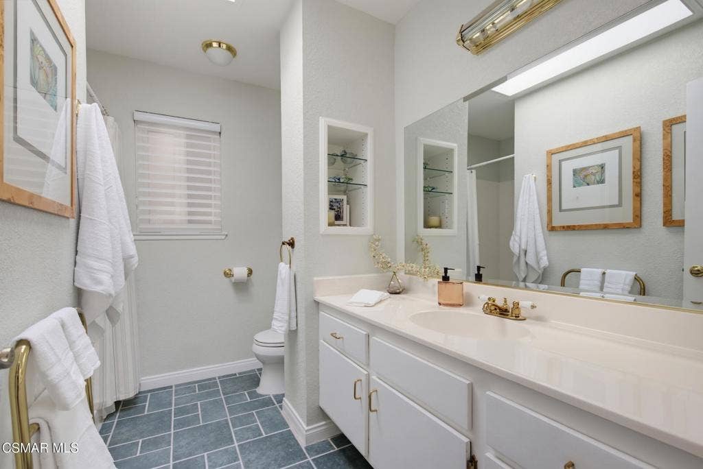 6512 Pinion Street, Oak Park, CA 91377 Primary Bathroom