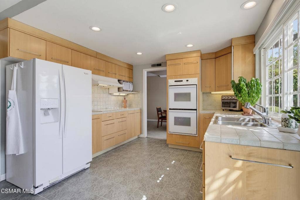 6512 Pinion Street, Oak Park, CA 91377 Kitchen to Dining 2