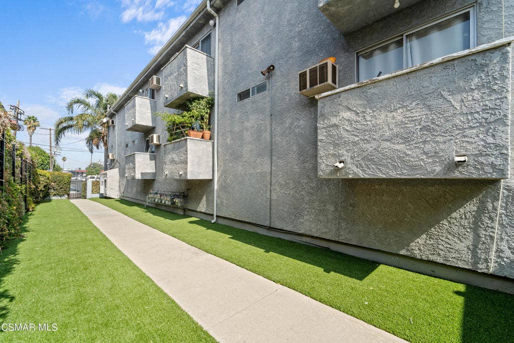18356 Napa Street, Northridge, CA 91325 18356 Napa St-2