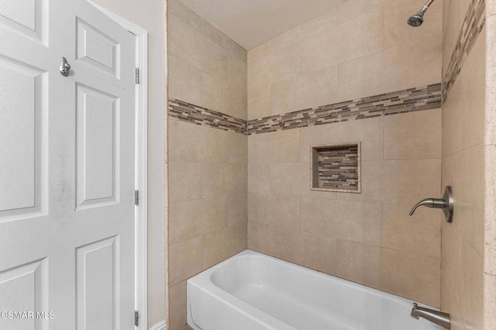 612 Artisan Road, Newbury Park, CA 91320 Master Shower