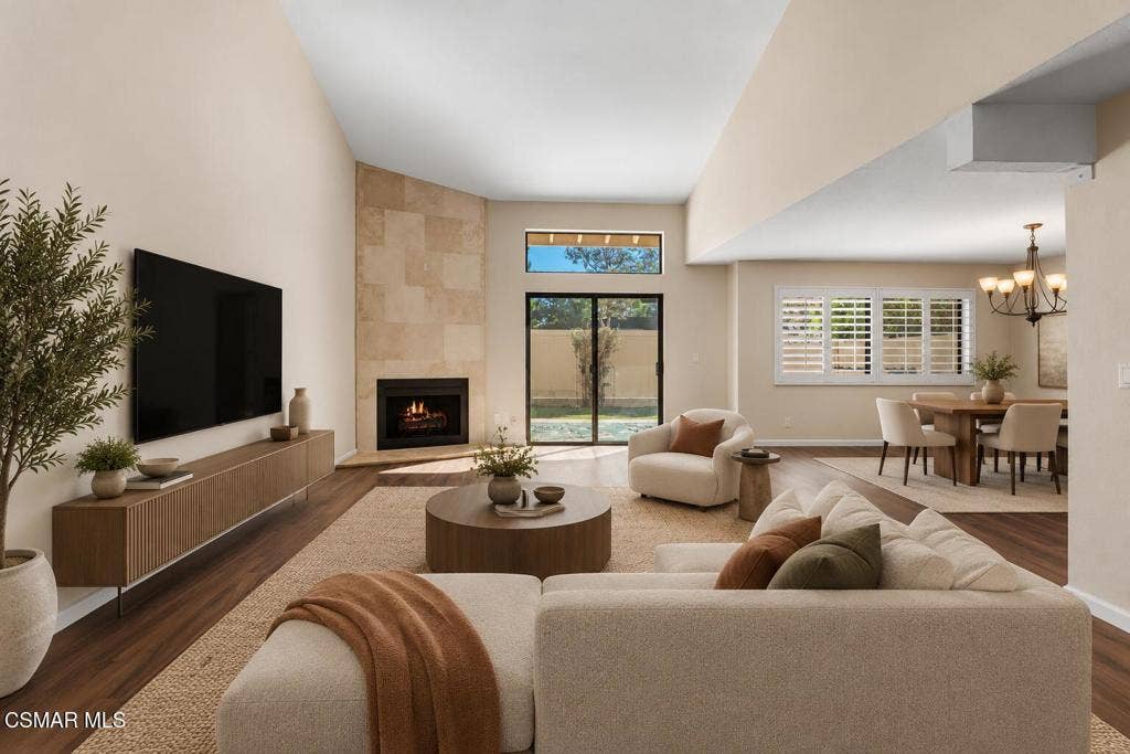 612 Artisan Road, Newbury Park, CA 91320 Living room 1a