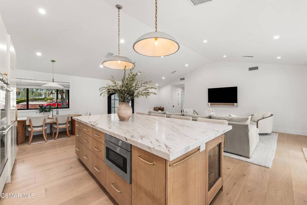 Kitchen to Great Rm