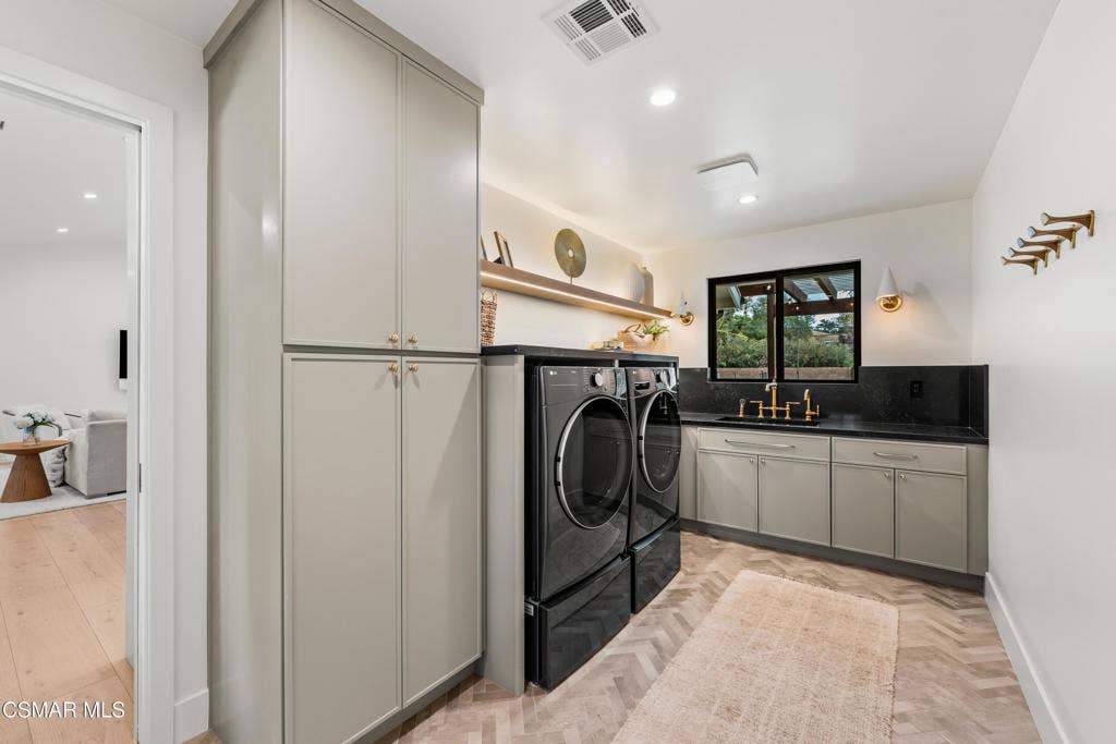 Laundry w/ Storage