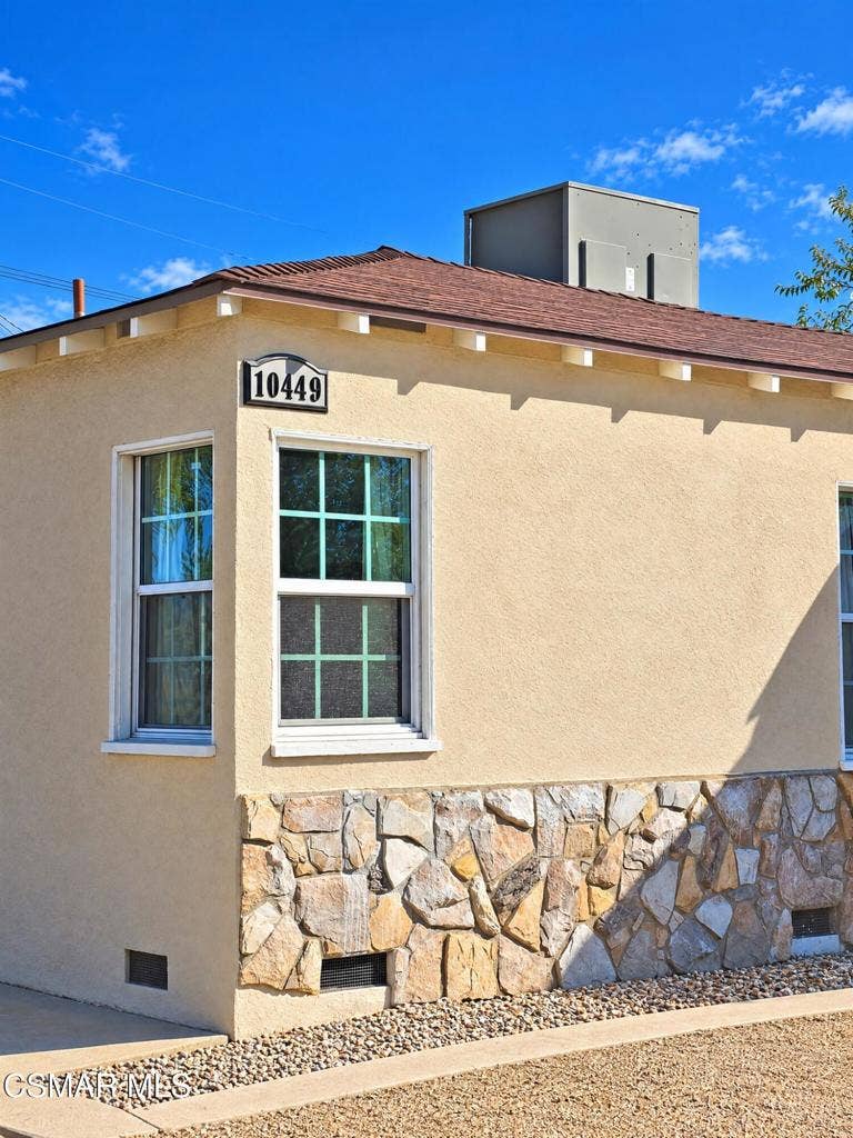 Property photo for 10449 Chandler Boulevard, North Hollywood, CA