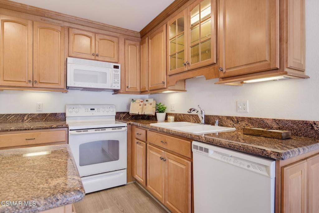 291 Sequoia Court, #34, Thousand Oaks, CA 91360 Kitchen 2