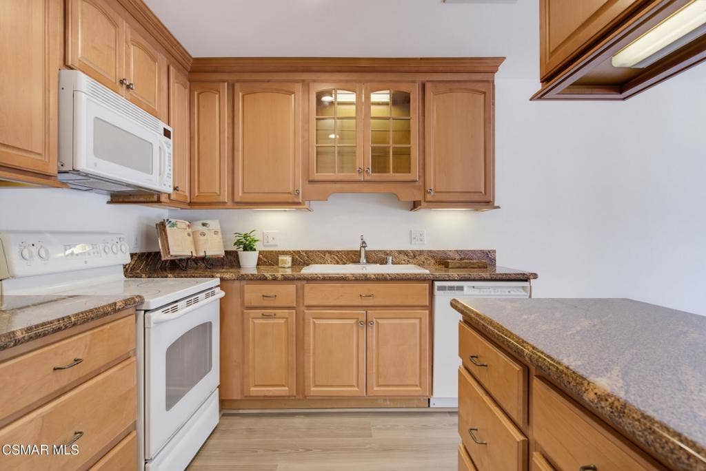 291 Sequoia Court, #34, Thousand Oaks, CA 91360 Kitchen 3