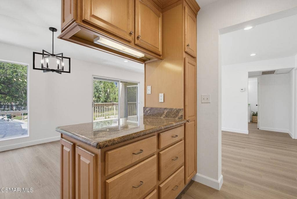 291 Sequoia Court, #34, Thousand Oaks, CA 91360 Kitchen to Living