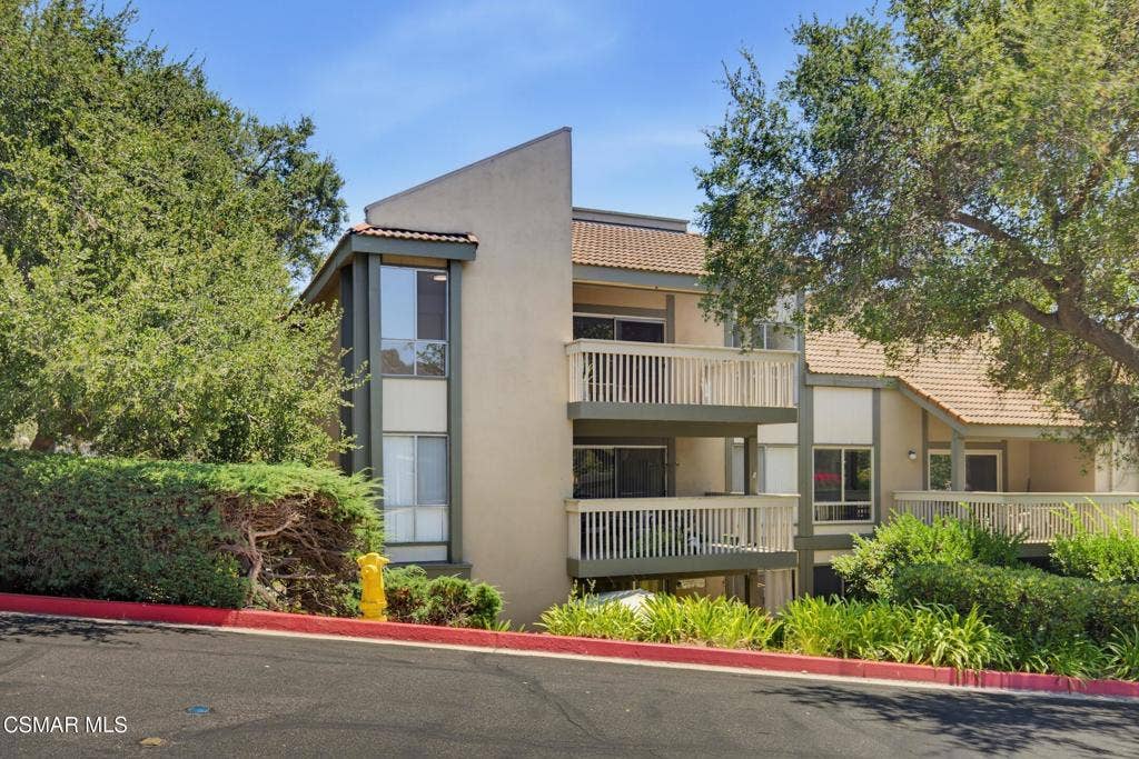 291 Sequoia Court, #34, Thousand Oaks, CA 91360 Front of the building 2