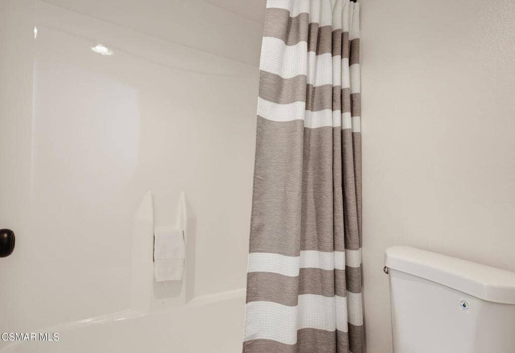 291 Sequoia Court, #34, Thousand Oaks, CA 91360 Bathroom 2.2. Tub