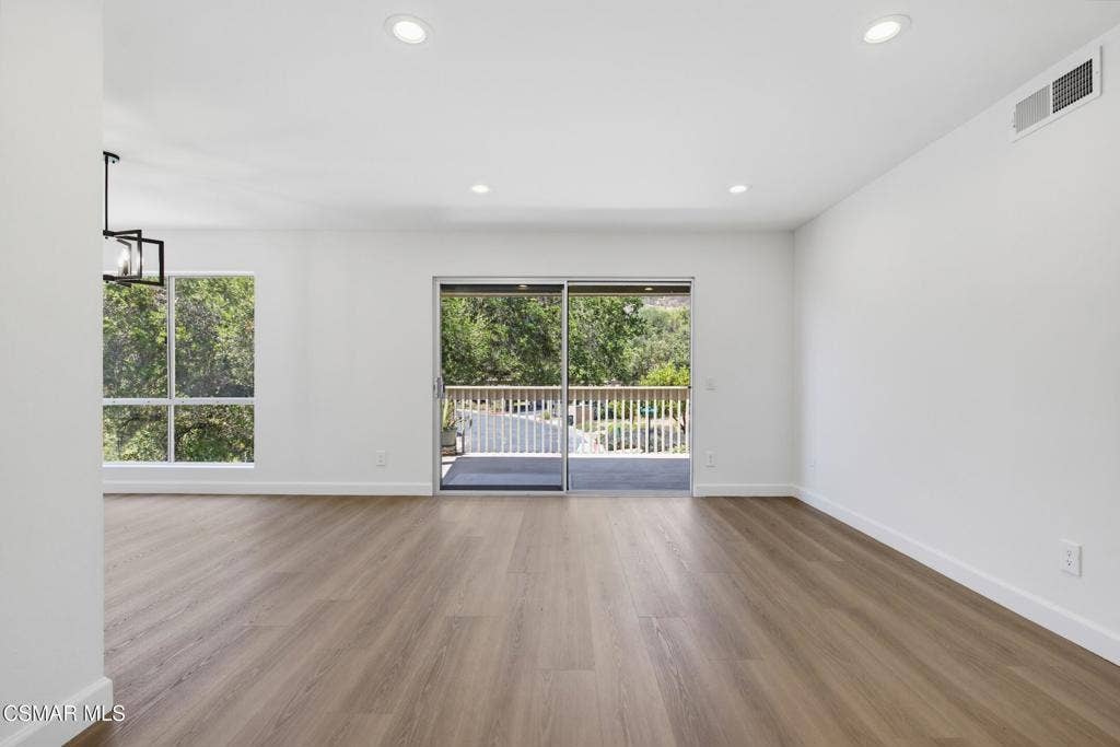 291 Sequoia Court, #34, Thousand Oaks, CA 91360 Living to Balcony
