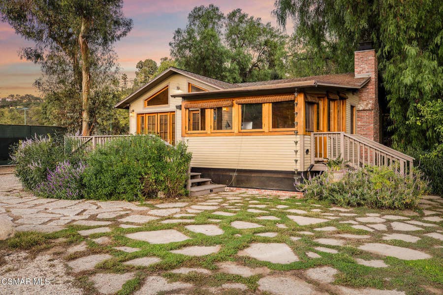 Property photo for 307 San Pasqual Avenue, South Pasadena, CA