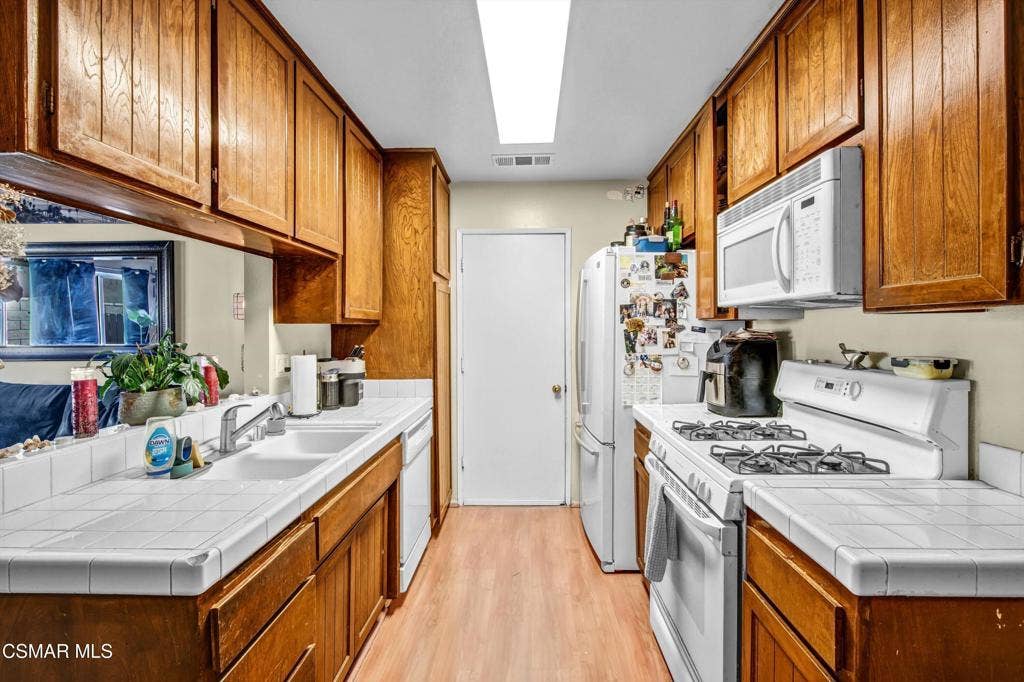 1933 Stow Street, Simi Valley, CA 93063 08-DSC04068_69_70_71_72