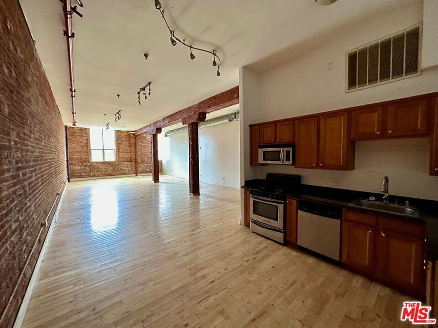Property photo for 726 S Santa Fe Avenue, #202, Los Angeles, CA