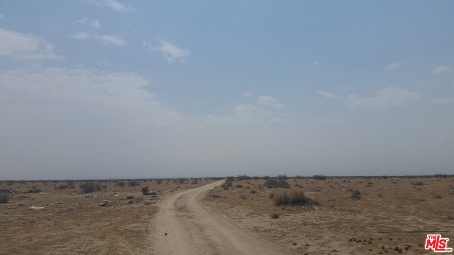 Property photo for 0 VAC/VIC 195 STE/AVE 06, Palmdale, CA