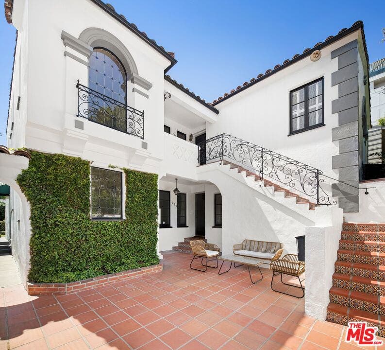 Property photo for 129 S Crescent Drive, Beverly Hills, CA