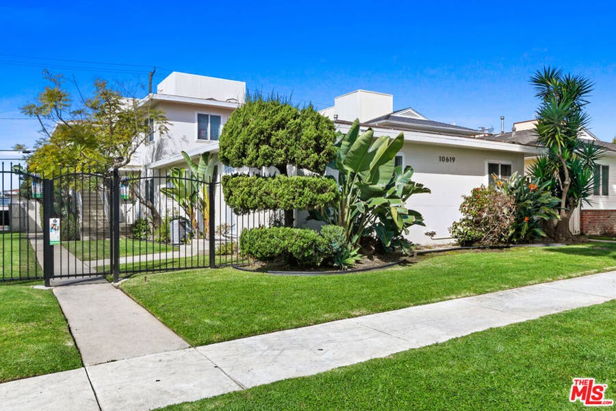 Property photo for 10619 Crenshaw Boulevard, Inglewood, CA