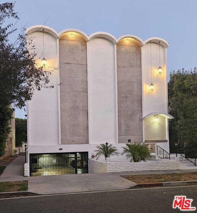 Property photo for 252 S Reeves Drive, Beverly Hills, CA