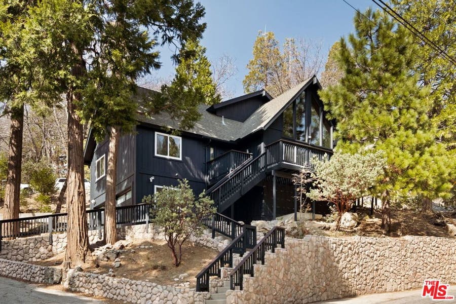 Property photo for 320 Pioneer Road, Lake Arrowhead, CA