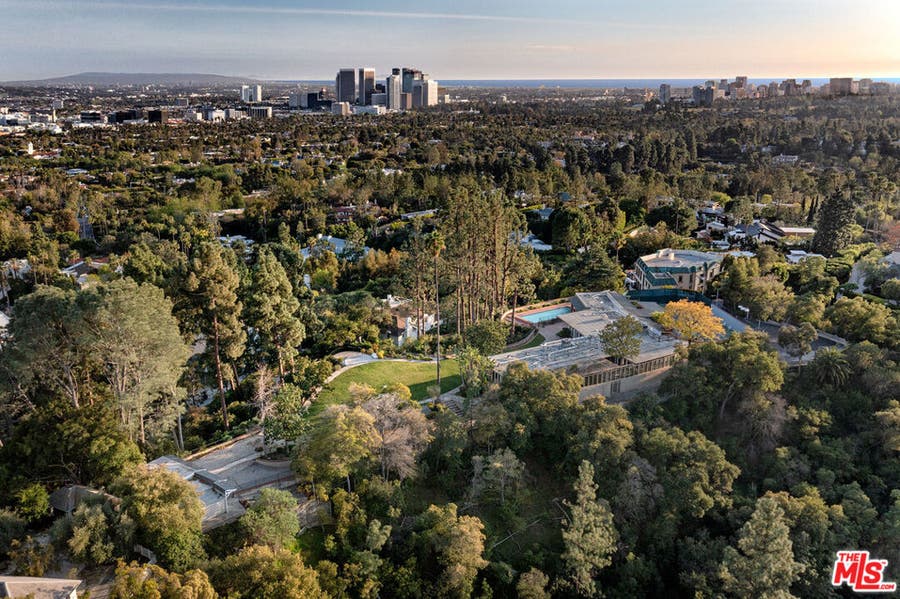 Property photo for 1005 N Alpine Drive, Beverly Hills, CA
