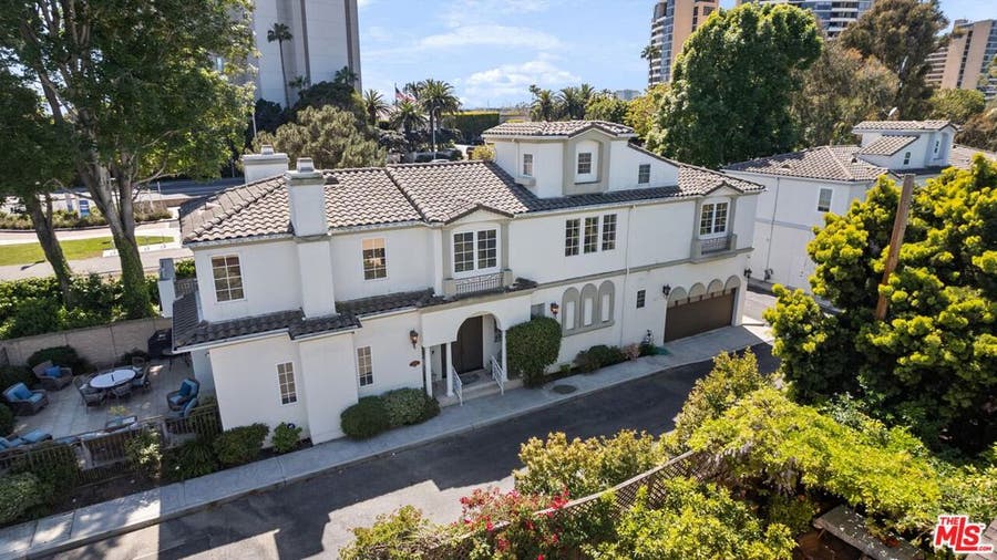 Property photo for 912 Harbor Crossing Lane, Marina Del Rey, CA