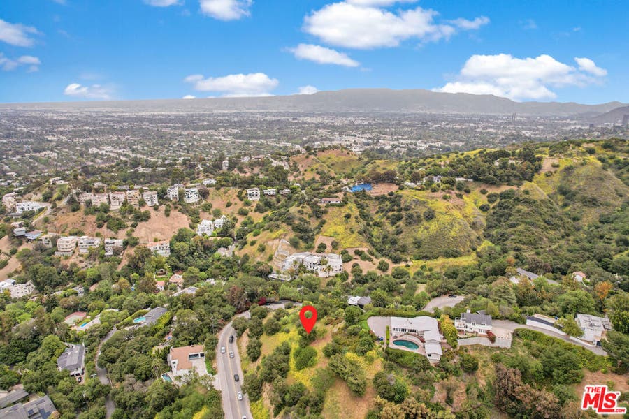 Property photo for 3301 COLDWATER CANYON Avenue, Studio City, CA