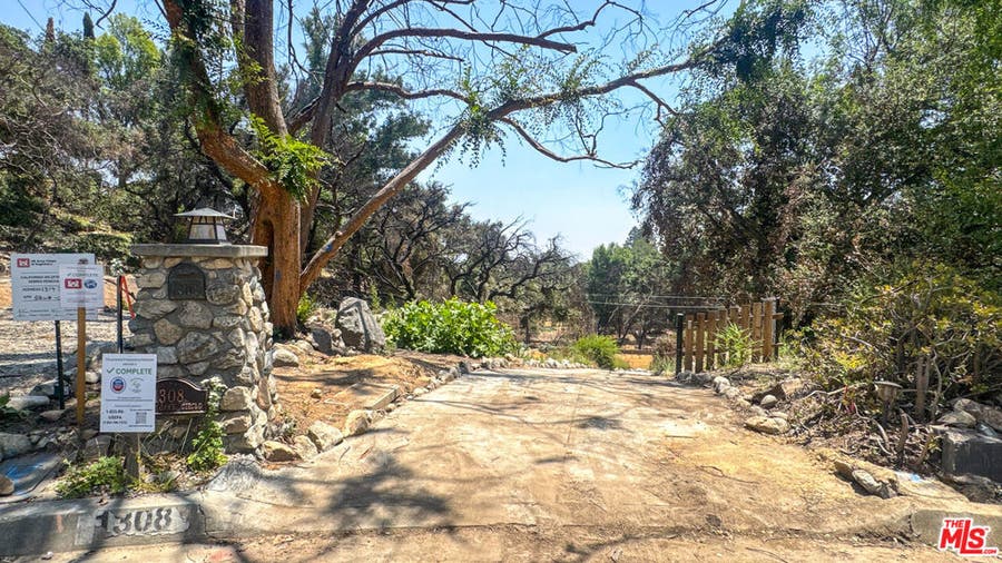 Property photo for 1308 Sunny Oaks Circle, Altadena, CA