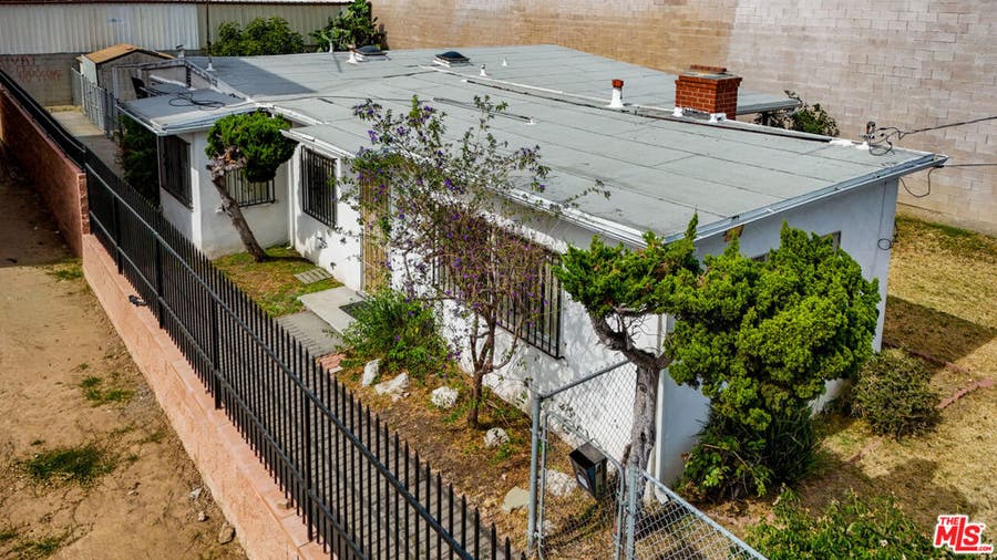 Property photo for 433 W Gardena Boulevard, Carson, CA