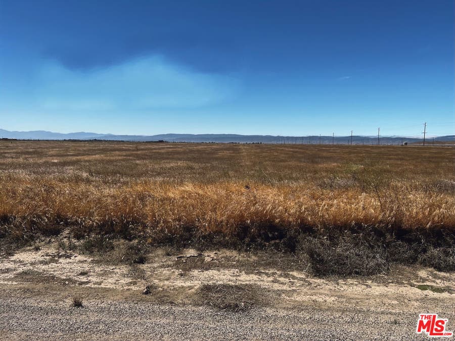 Property photo for 89 W Avenue A, Lancaster, CA