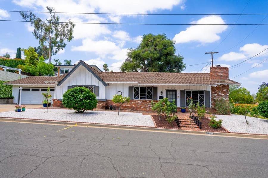 Property photo for 705 Beacon Pl, Escondido, CA