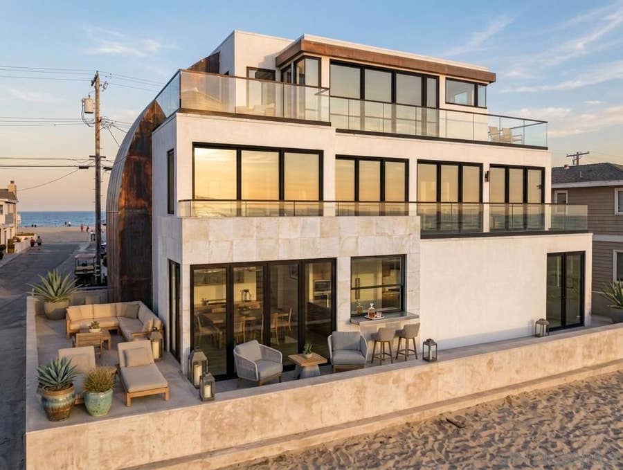 Property photo for 701 Sunset Ct, San Diego, CA