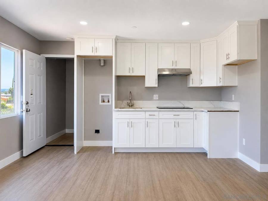 Property photo for 2421 Balboa Vista Dr, #2, Oak Park, CA