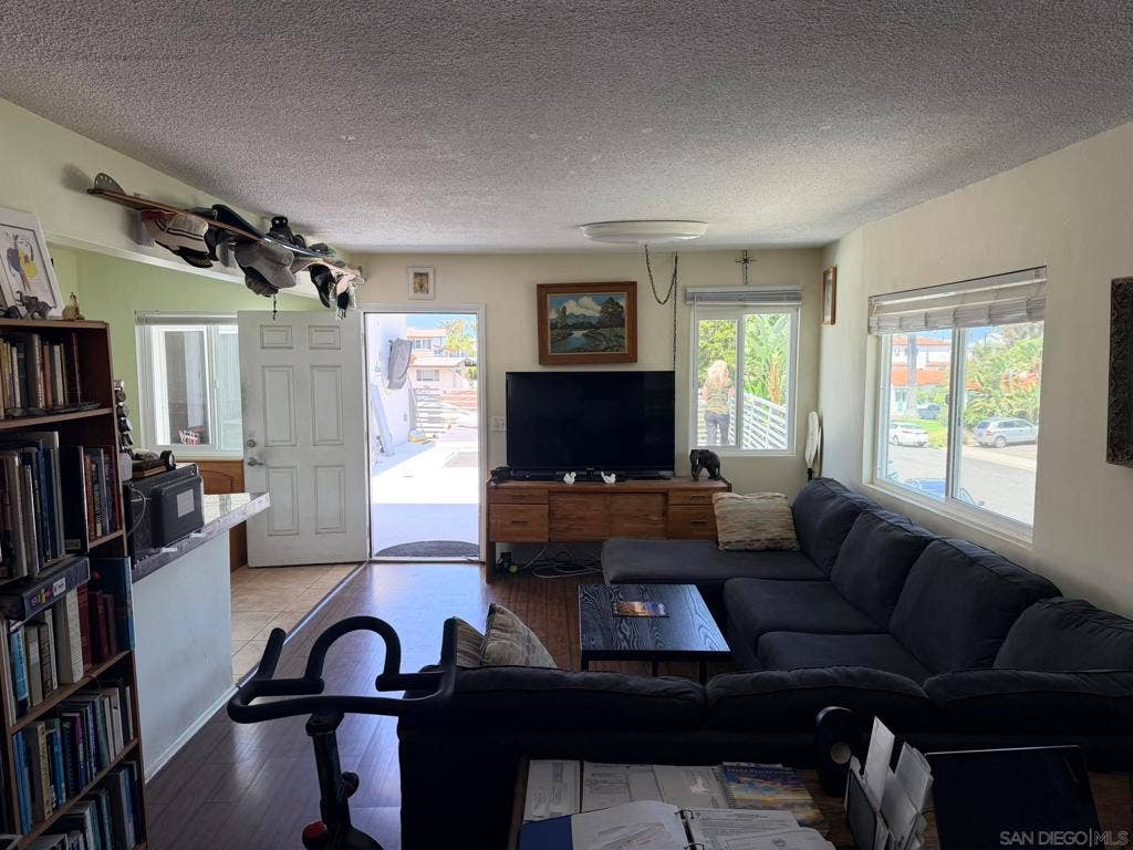 317 Avenida Monterey, San Clemente, CA 92672 317 Avenida Monterey, San Clemente, CA 92672