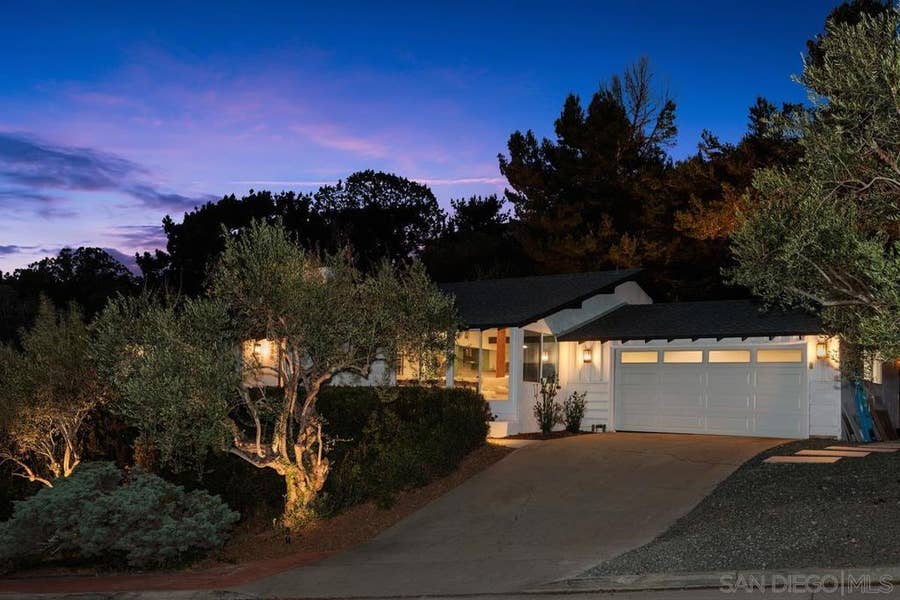 Property photo for 2586 Azure Coast Dr, La Jolla, CA