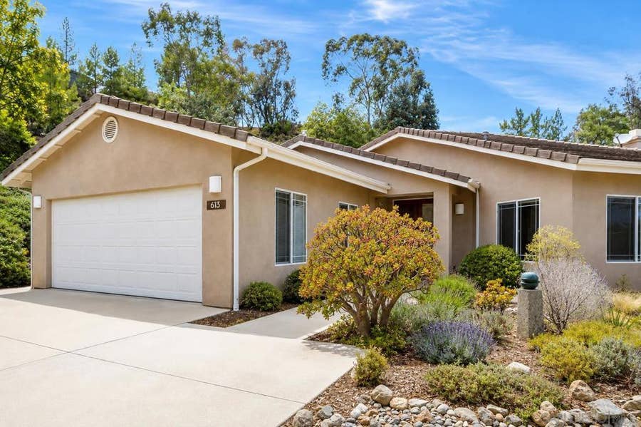 Property photo for 613 Carnation Ln, Fallbrook, CA