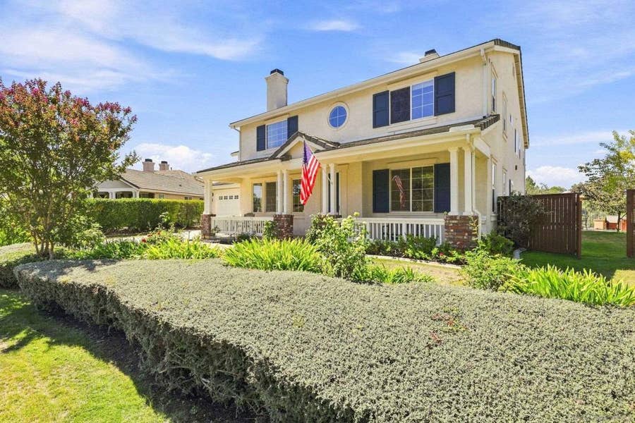 Property photo for 10353 Pinion Trail, Escondido, CA