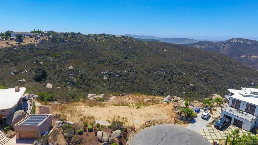 Property photo for 10011 Tall Oak Dr, Escondido, CA