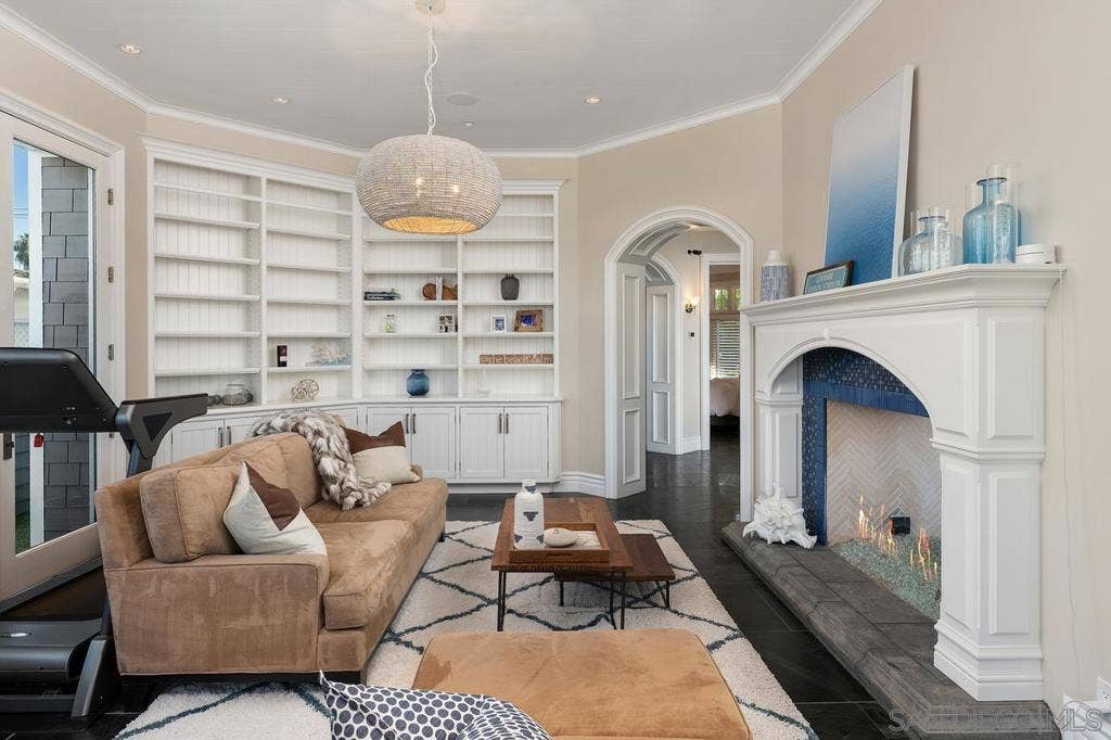 501 1st St, Coronado, CA 92118 Den/Family/Great Room