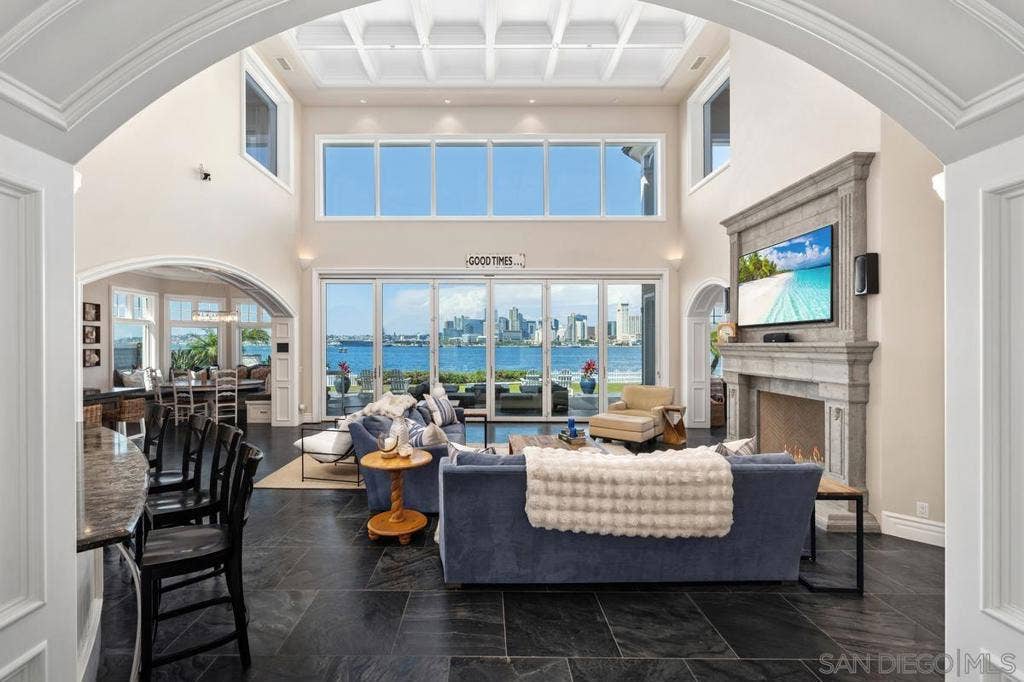 501 1st St, Coronado, CA 92118 Living Room