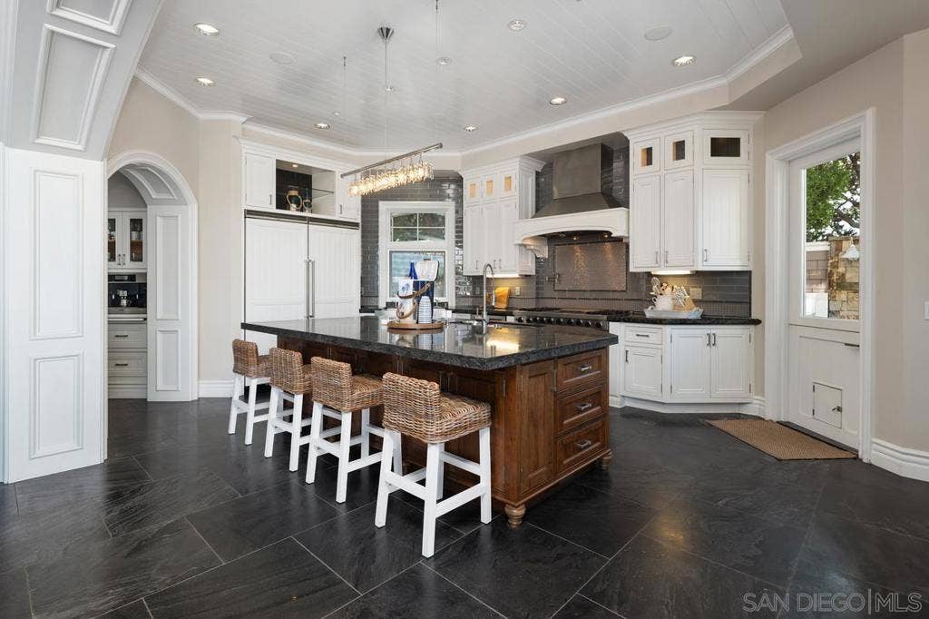 501 1st St, Coronado, CA 92118 Kitchen
