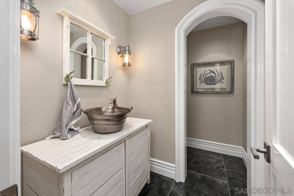 501 1st St, Coronado, CA 92118 Bathroom